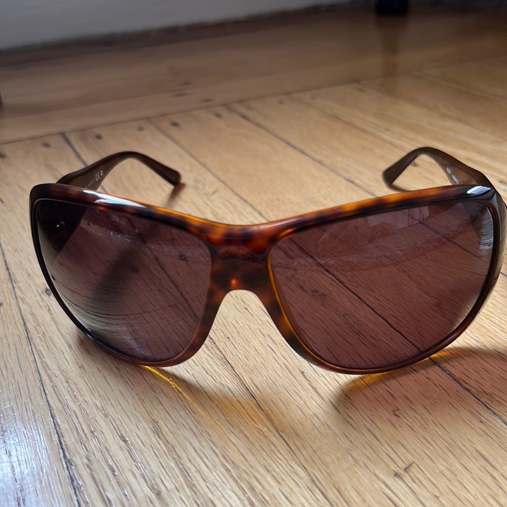 Chanel Sunglasses Excellent condition